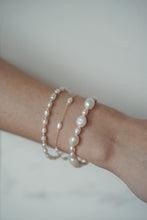 Load image into Gallery viewer, Moon Tide Pearl Bracelet